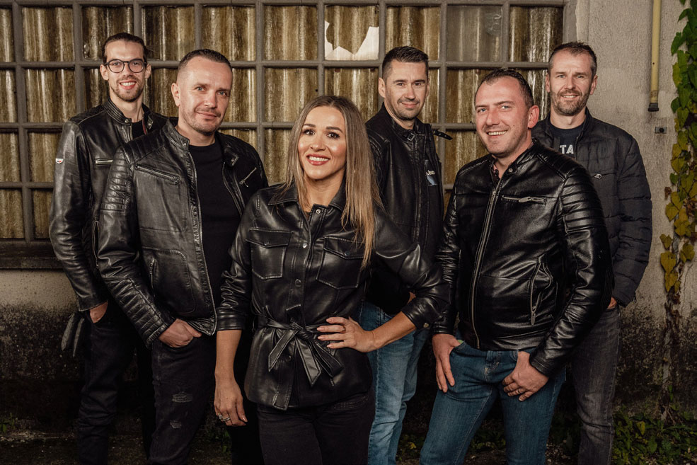 DOMINO BAND